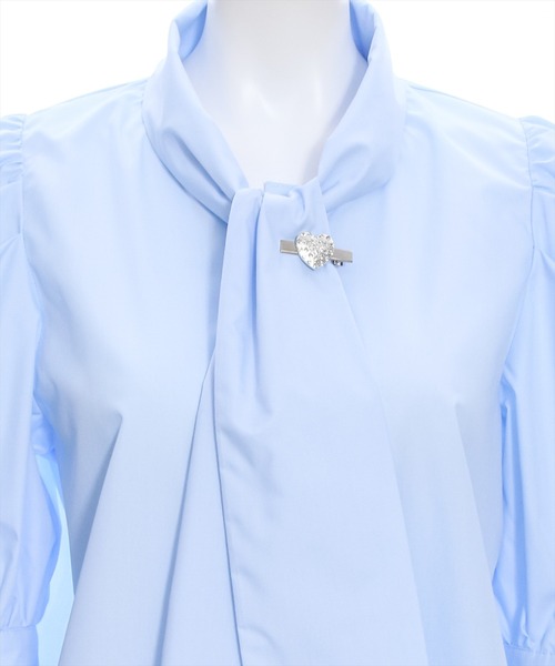 clear(クリア)の「ハートビジューボタンパフスリーブボウタイ五分袖ブラウス(シャツ/ブラウス・レディース・オフホワイト/ブラック/サックスブルー・F)」の7枚目の写真