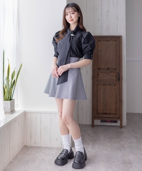 clear(クリア)の「ハートビジューボタンパフスリーブボウタイ五分袖ブラウス(シャツ/ブラウス・レディース・オフホワイト/ブラック/サックスブルー・F)」の19枚目の写真