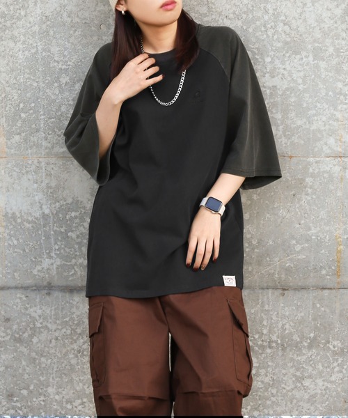 KANGOL(カンゴール)の「【KANGOL】 ピグメント ワンポイント ロゴ 刺繍 ビッグシルエット ラグラン ハーフスリーブ Tシャツ(Tシャツ/カットソー・メンズ・ネイビー/ネイビー系/ホワイト×ブラック/ブラック/ホワイト・MEDIUM/LARGE)」の1枚目の写真