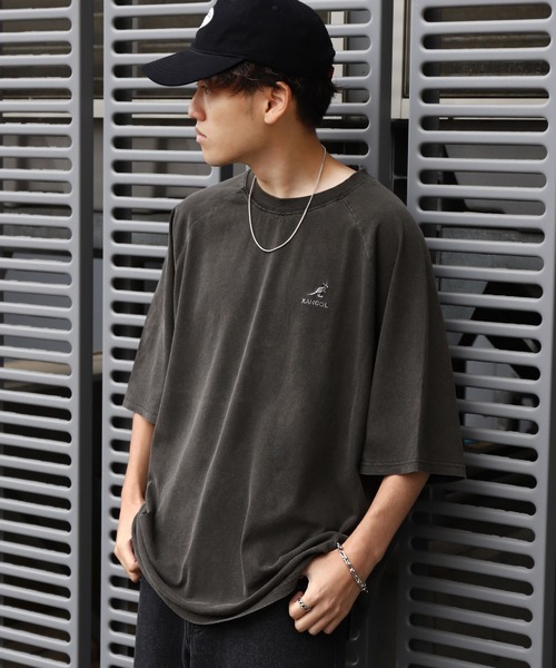 KANGOL(カンゴール)の「【KANGOL】 ピグメント ワンポイント ロゴ 刺繍 ビッグシルエット ラグラン ハーフスリーブ Tシャツ(Tシャツ/カットソー・メンズ・ネイビー/ネイビー系/ホワイト×ブラック/ブラック/ホワイト・MEDIUM/LARGE)」の4枚目の写真