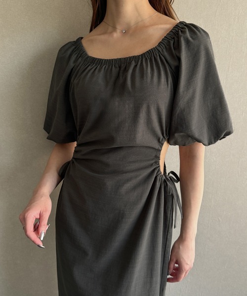 junoah(ジュノア)の「カットデザインフレアワンピース(ワンピース・レディース・ブラック/チャコール/ナチュラル・X-LARGE/LARGE/MEDIUM)」の2枚目の写真