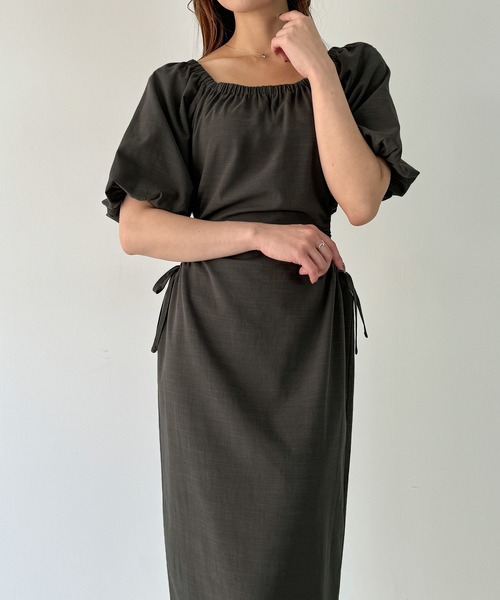 junoah(ジュノア)の「カットデザインフレアワンピース(ワンピース・レディース・ブラック/チャコール/ナチュラル・X-LARGE/LARGE/MEDIUM)」の16枚目の写真