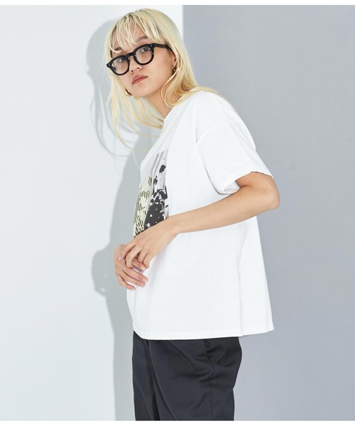 Settimissimo（セッティミッシモ）の「オーバーサイズ モノクロフラワープリント Tシャツ（Tシャツ/カットソー・レディース・シルバー/ゴールド・FREE）」の15枚目の写真
