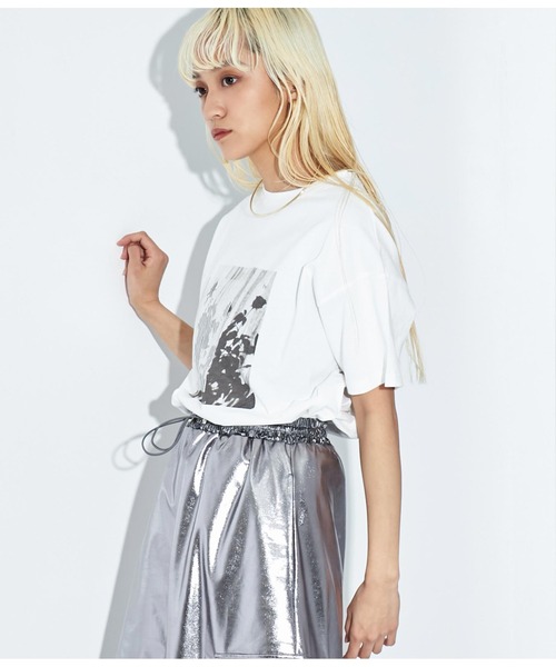 Settimissimo（セッティミッシモ）の「オーバーサイズ モノクロフラワープリント Tシャツ（Tシャツ/カットソー・レディース・シルバー/ゴールド・FREE）」の7枚目の写真