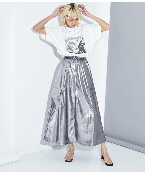 Settimissimo（セッティミッシモ）の「オーバーサイズ モノクロフラワープリント Tシャツ（Tシャツ/カットソー・レディース・シルバー/ゴールド・FREE）」の8枚目の写真