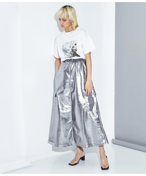 Settimissimo（セッティミッシモ）の「オーバーサイズ モノクロフラワープリント Tシャツ（Tシャツ/カットソー・レディース・シルバー/ゴールド・FREE）」の9枚目の写真