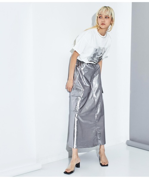 Settimissimo（セッティミッシモ）の「オーバーサイズ モノクロフラワープリント Tシャツ（Tシャツ/カットソー・レディース・シルバー/ゴールド・FREE）」の10枚目の写真