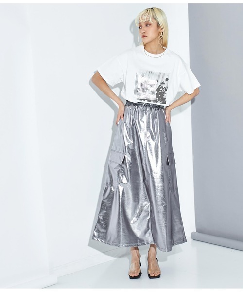 Settimissimo（セッティミッシモ）の「オーバーサイズ モノクロフラワープリント Tシャツ（Tシャツ/カットソー・レディース・シルバー/ゴールド・FREE）」の11枚目の写真