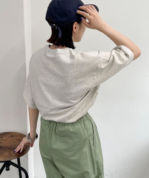 fredy emue(フレディエミュ)の「【新色登場】FRワッペンオーバーサイズ Tシャツ(Tシャツ/カットソー・レディース・チャコールグレー/グレイッシュベージュ/ライトグレー/オフホワイト/グレー・38)」の3枚目の写真