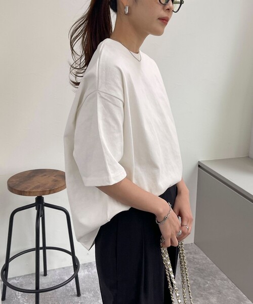 fredy emue(フレディエミュ)の「【新色登場】FRワッペンオーバーサイズ Tシャツ(Tシャツ/カットソー・レディース・チャコールグレー/グレイッシュベージュ/ライトグレー/オフホワイト/グレー・38)」の14枚目の写真