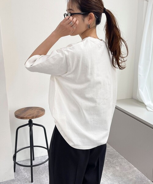 fredy emue(フレディエミュ)の「【新色登場】FRワッペンオーバーサイズ Tシャツ(Tシャツ/カットソー・レディース・チャコールグレー/グレイッシュベージュ/ライトグレー/オフホワイト/グレー・38)」の15枚目の写真