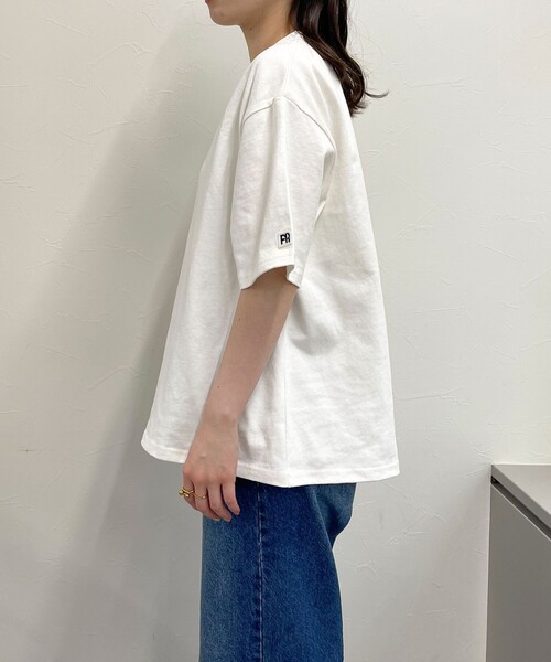 fredy emue(フレディエミュ)の「【新色登場】FRワッペンオーバーサイズ Tシャツ(Tシャツ/カットソー・レディース・チャコールグレー/グレイッシュベージュ/ライトグレー/オフホワイト/グレー・38)」の7枚目の写真
