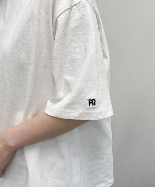 fredy emue(フレディエミュ)の「【新色登場】FRワッペンオーバーサイズ Tシャツ(Tシャツ/カットソー・レディース・チャコールグレー/グレイッシュベージュ/ライトグレー/オフホワイト/グレー・38)」の10枚目の写真