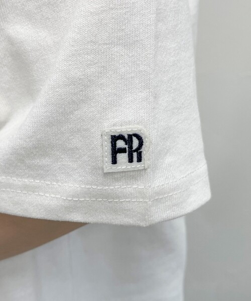 fredy emue(フレディエミュ)の「【新色登場】FRワッペンオーバーサイズ Tシャツ(Tシャツ/カットソー・レディース・チャコールグレー/グレイッシュベージュ/ライトグレー/オフホワイト/グレー・38)」の11枚目の写真