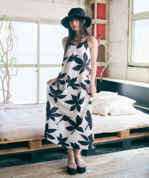 ENVYM（アンビー）の「バッククロスキャミワンピ（ワンピース・レディース・ブラック/ホワイト・FREE）」の13枚目の写真