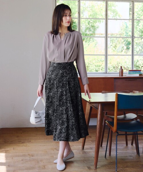 フラワープリントスカート（スカート）｜Tiaclasse（ティアクラッセ）