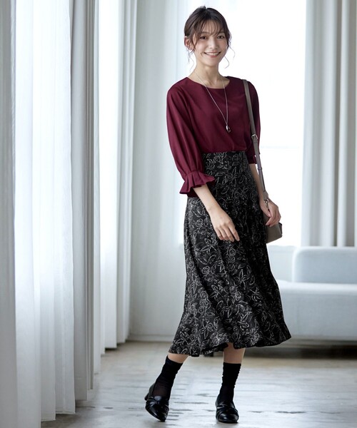 フラワープリントスカート（スカート）｜Tiaclasse（ティアクラッセ）