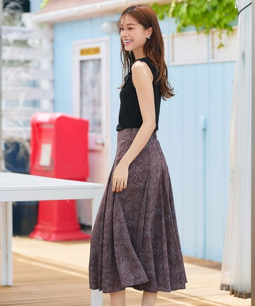 フラワープリントスカート（スカート）｜Tiaclasse（ティアクラッセ）