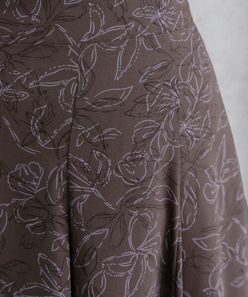 フラワープリントスカート（スカート）｜Tiaclasse（ティアクラッセ）