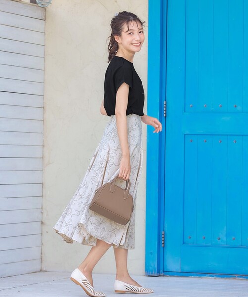 フラワープリントスカート（スカート）｜Tiaclasse（ティアクラッセ）