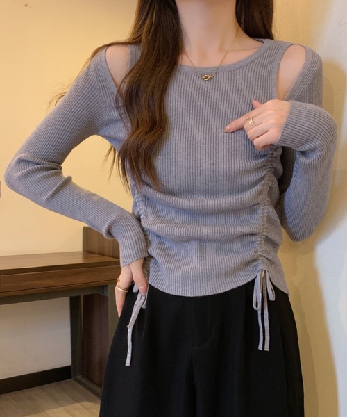 Per sist ence(パーシエンス)の「ショルダースリットギャザーリブ長袖トップス(Tシャツ/カットソー・レディース・ホワイト/グレー/アイボリー/ブラック・FREE)」の1枚目の写真