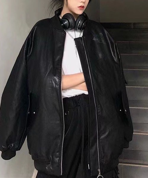 gossip！ロサンゼルス（ゴシップロサンゼルス）の「オーバーサイズ　ヴィンテージデザイン合皮ブルゾン（ライダースジャケット・レディース・ブラック・M/L）」の5枚目の写真