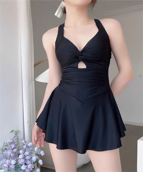 13500円⇒破格‼️ラストSALE‼️オススメ♡水着 ワンピース セール】胸元クロス フレアスカート バックオープンワンピース