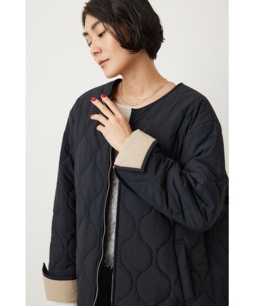 crie conforto(クリーコンフォルト)の「バックギャザーキルティングコート アウター / 秋服 / 冬服(ミリタリージャケット・レディース・ブラック/カーキ/アイボリー・FREE)」の4枚目の写真
