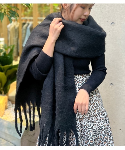 a-jolie（アジョリー）の「【a-jolie/アジョリー】ボリュームマフラー（マフラー・レディース・アイボリー/ブラック/ライトピンク・FREE）」の2枚目の写真