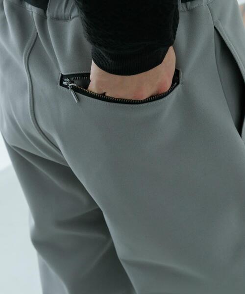 ITEMS URBANRESEARCH（アイテムズ アーバンリサーチ）の「WINDPROOF 裏フリースボンディング パンツ（その他パンツ・メンズ・カーキ/ブラック/グレー・LARGE/MEDIUM）」の20枚目の写真