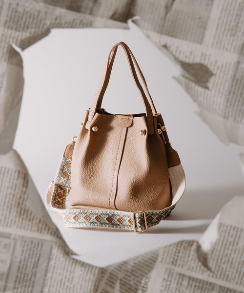Luceat(ルーチェット)の「【Luceat/ルーチェット】バッドミニショルダーバッグ(ショルダーバッグ・レディース・ホワイト/ブラック/ベージュ/キャメル・ONE SIZE)」の3枚目の写真