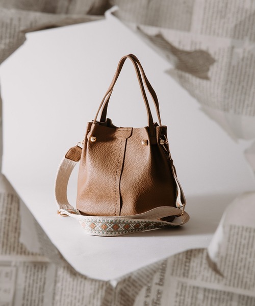 Luceat(ルーチェット)の「【Luceat/ルーチェット】バッドミニショルダーバッグ(ショルダーバッグ・レディース・ホワイト/ブラック/ベージュ/キャメル・ONE SIZE)」の4枚目の写真