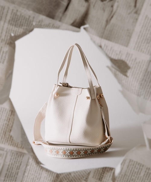 Luceat(ルーチェット)の「【Luceat/ルーチェット】バッドミニショルダーバッグ(ショルダーバッグ・レディース・ホワイト/ブラック/ベージュ/キャメル・ONE SIZE)」の2枚目の写真