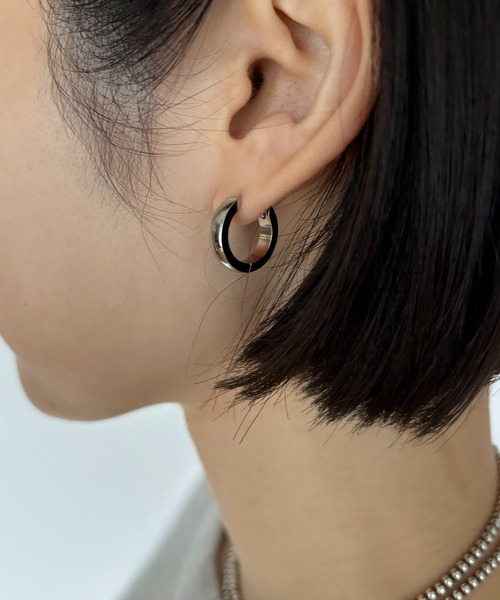 Diliraba(ディリラバ)の「【Diliraba】サージカルステンレス フープピアス C(ピアス(両耳用)・レディース・ゴールド/シルバー・FREE)」の3枚目の写真
