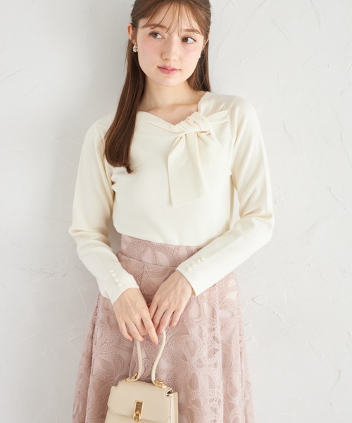 tocco closet(トッコ クローゼット)の「【ZOZO限定】パールカフス×サイドリボンネックニットトップス(ニット/セーター・レディース・オフホワイト/ブラック/その他・M)」の2枚目の写真
