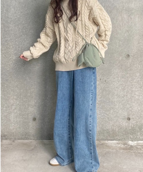 ISOOK（アイスー）の「ナイロンライクショルダーバッグ(kiharu select)/巾着バッグ ハンドバッグ 斜めがけ ミニ（ハンドバッグ・レディース・ブラック/カーキ・FREE）」の3枚目の写真