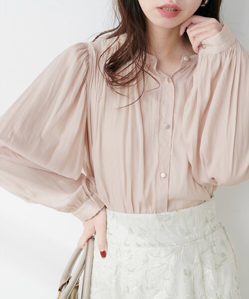 natural couture（ナチュラルクチュール）の「マット釦とろみサテンブラウス（シャツ/ブラウス・レディース・ラベンダー/その他1/ピンク/サックスブルー/ピンクベージュ/オフホワイト/チャコールグレー・FREE）」の5枚目の写真