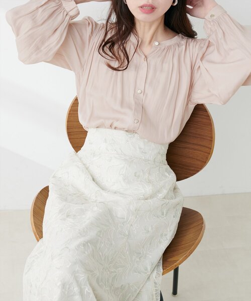 natural couture（ナチュラルクチュール）の「マット釦とろみサテンブラウス（シャツ/ブラウス・レディース・ラベンダー/その他1/ピンク/サックスブルー/ピンクベージュ/オフホワイト/チャコールグレー・FREE）」の15枚目の写真