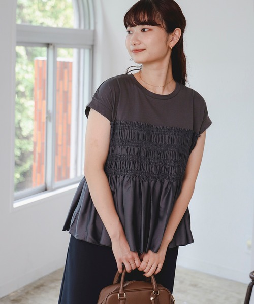 BEAMS HEART(ビームスハート)の「異素材シャーリング フレンチ プルオーバー(Tシャツ/カットソー・レディース・チャコールグレー/オフホワイト/ケリーグリーン・FREE)」の1枚目の写真