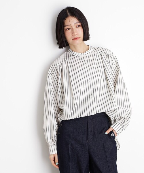 THE SHOP TK (ザ ショップ ティーケー )の「バックシャーリングシャツ【洗える】(シャツ/ブラウス・レディース・アイボリー系2/オフホワイト/サックスブルー系2・99)」の8枚目の写真