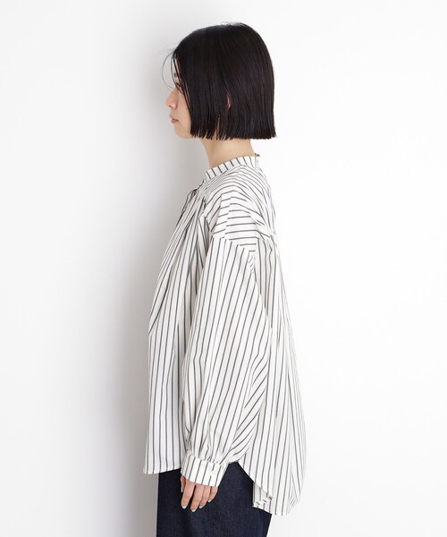 THE SHOP TK (ザ ショップ ティーケー )の「バックシャーリングシャツ【洗える】(シャツ/ブラウス・レディース・アイボリー系2/オフホワイト/サックスブルー系2・99)」の17枚目の写真