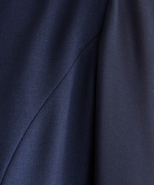 AIMER（エメ）の「ベルト付きアシンメトリーラッフルタイトワンピース（ワンピース・レディース・ベージュ/ネイビー・LARGE/MEDIUM）」の20枚目の写真