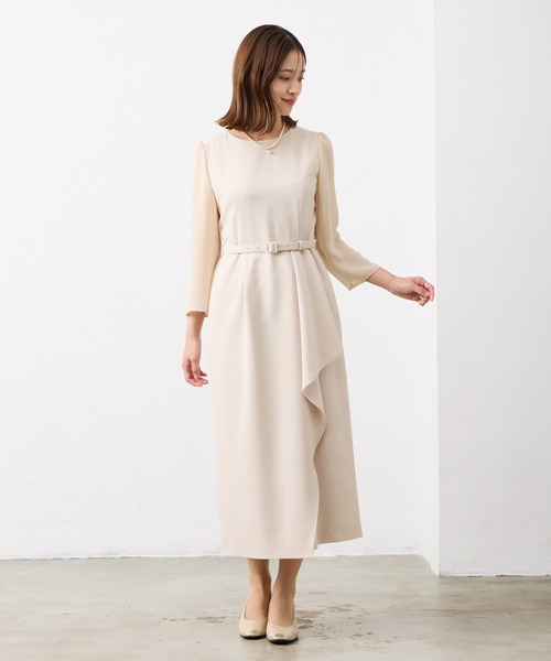 AIMER（エメ）の「ベルト付きアシンメトリーラッフルタイトワンピース（ワンピース・レディース・ベージュ/ネイビー・LARGE/MEDIUM）」の15枚目の写真