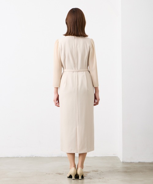 AIMER（エメ）の「ベルト付きアシンメトリーラッフルタイトワンピース（ワンピース・レディース・ベージュ/ネイビー・LARGE/MEDIUM）」の10枚目の写真