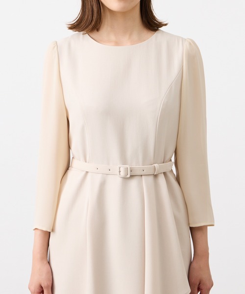 AIMER（エメ）の「ベルト付きアシンメトリーラッフルタイトワンピース（ワンピース・レディース・ベージュ/ネイビー・LARGE/MEDIUM）」の11枚目の写真