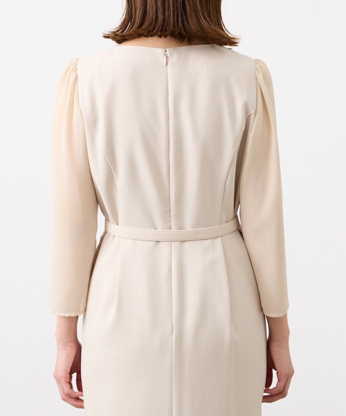 AIMER（エメ）の「ベルト付きアシンメトリーラッフルタイトワンピース（ワンピース・レディース・ベージュ/ネイビー・LARGE/MEDIUM）」の22枚目の写真