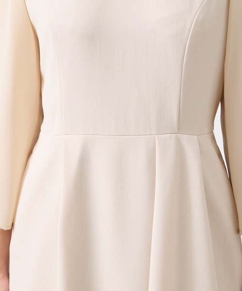 AIMER（エメ）の「ベルト付きアシンメトリーラッフルタイトワンピース（ワンピース・レディース・ベージュ/ネイビー・LARGE/MEDIUM）」の17枚目の写真