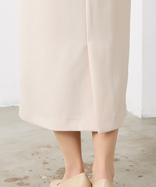 AIMER（エメ）の「ベルト付きアシンメトリーラッフルタイトワンピース（ワンピース・レディース・ベージュ/ネイビー・LARGE/MEDIUM）」の18枚目の写真