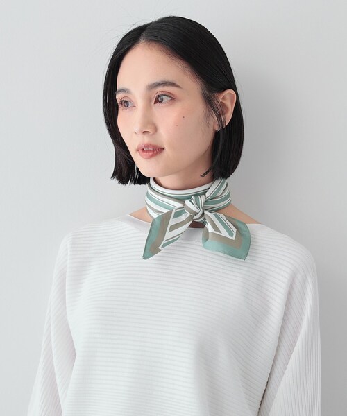 INDIVI(インディヴィ)の「春SALE!バイアスストライプ柄スカーフ(バンダナ/スカーフ・レディース・グリーン系その他2・00)」の4枚目の写真