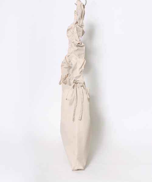 Lee(リー)の「Lee/リー ロゴ ワンポイント刺繍 2Way シャーリングショルダーバッグ/ビッグショルダーバッグ/ニュースペーパーバッグ/レディース メンズ/大容量(ショルダーバッグ・レディース・ブラック/シルバー/ライトベージュ・FREE)」の10枚目の写真